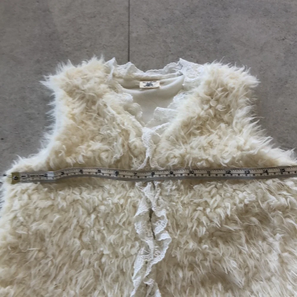 M.L. Kids Ruffles fur & Lace Vest